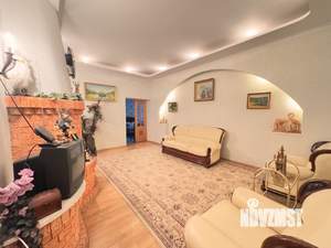 4-к квартира, вторичка, 220м2, 2/2 этаж